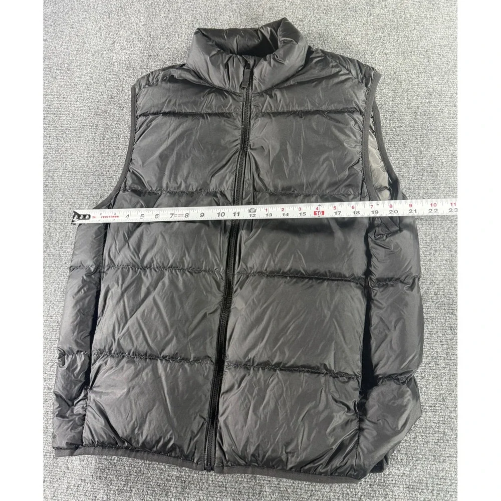 Uniqlo Ultra Light Down Vest Mens Medium Black Puffer‎ Full Zip Water Repellent